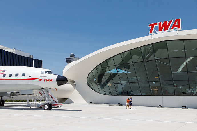02TWA-HOTEL-REVIEW-slide-MS3W-superJumbo