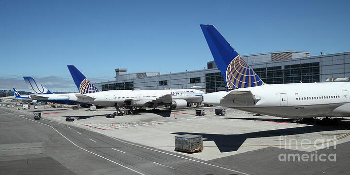 united-airlines-jet-airplane-at-san-francisco-sfo-international-airport--5d17116-wingsdomain-art-and-photography