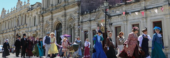 img-1542258363-7018-23247-3258DCD2-BFBB-231E-3659DDF16C4565B9__aWxvdmVrZWxseQo_FocalPointCropWzExMDAsMzIwMCw1Miw3Niw3NSwianBnIiw2NSwyLjVd