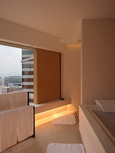 B0004653HEIC1768973744