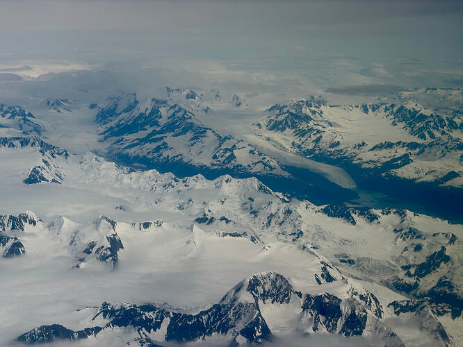 飞离 Anchorage 后的 Chugach Mountains 雪山