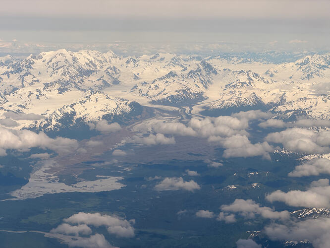 Martin River Glacier 与冲积平原