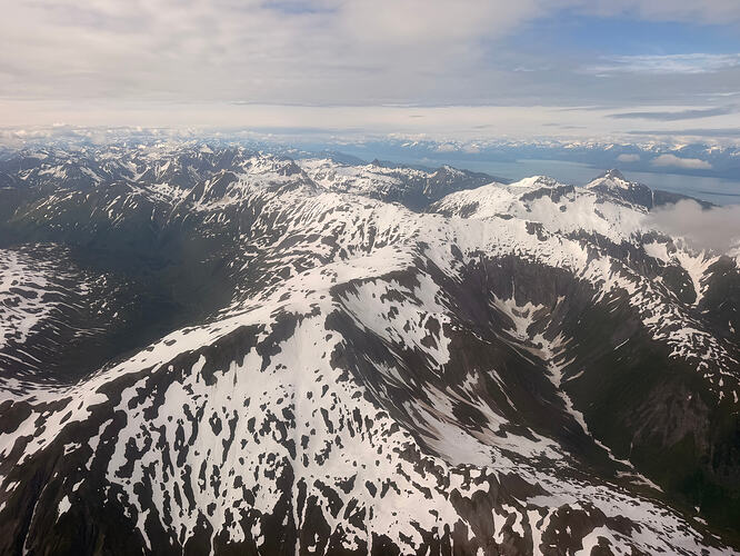 Point Couverden、Lynn Canal 入口与 Chilkat Range