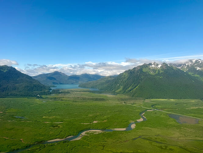 Copper River Delta 西缘的 Island Lake