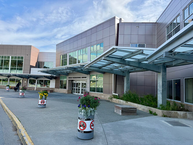 Juneau International Airport 航站楼入口