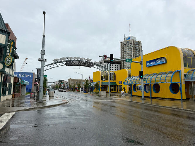 市区的 Mushing District 标牌