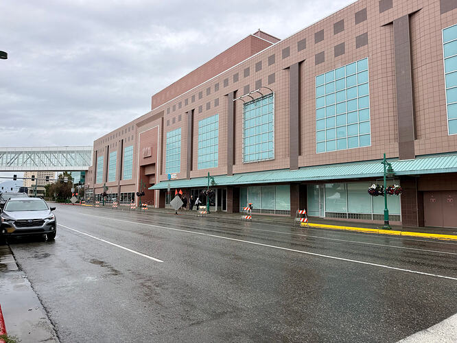 Anchorage 5th Avenue Mall