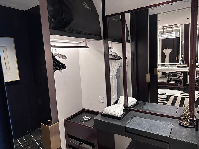 6D004ABA-DD56-40B5-BAC3-BBA4BCAC4D72_1_102_o