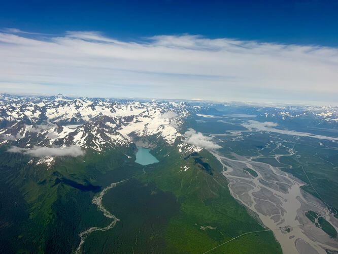 McKinley Lake 与 Saddlebag Glacier