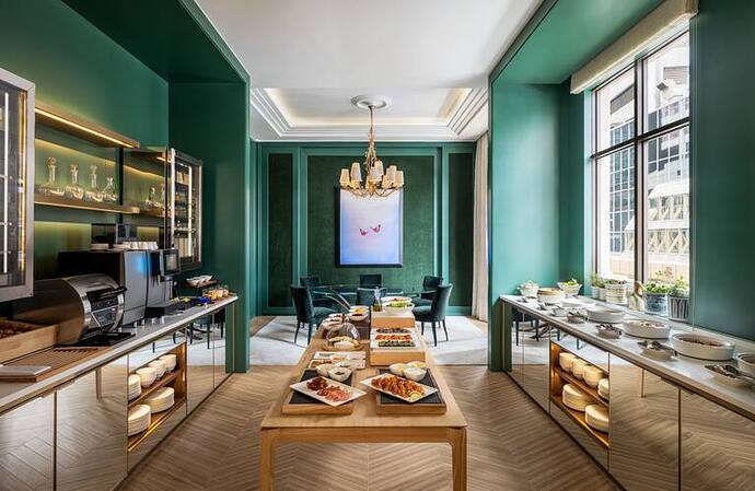 hkglplx-176929280-breakfast-11644x8733