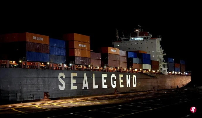 中欧北极快航航线首艘货船10月13日驶入英国费利克斯托港码头。 (新华社) 中欧北极快航航线首艘货船10月13日驶入英国费利克斯托港码头。 (新华社)