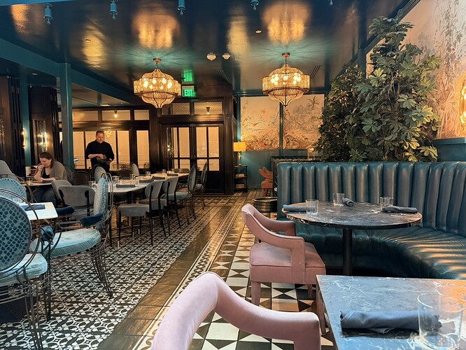 1B803F14-DE81-44E1-9DF9-EE9DBEBF30A3_1_105_c