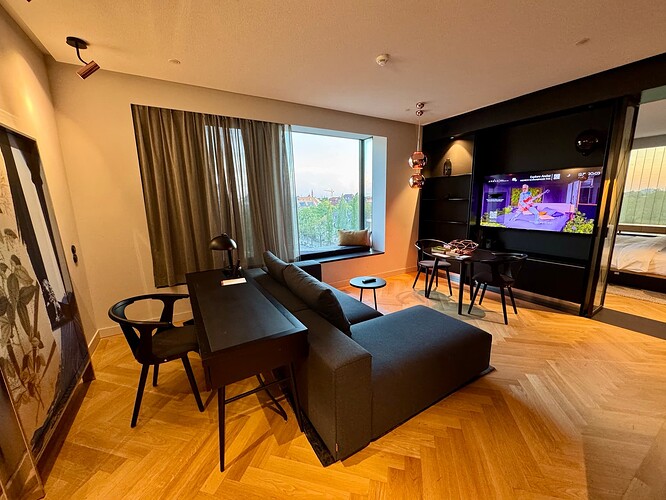 FD2AB917-B8D0-4A0F-AFE1-3493C8522616_1_201_a