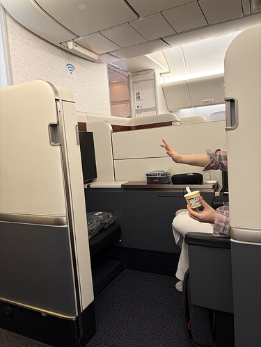 空间跟东航差不多