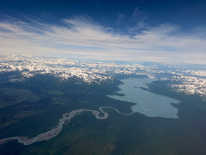 Yakutat Glacier 冰舌与 Harlequin Lake