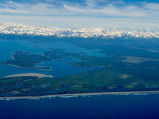 Yakutat Bay 海岸线与山地