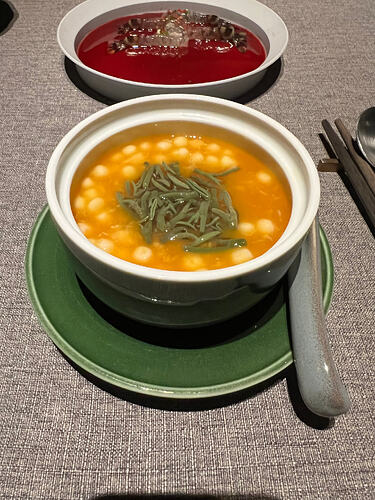 莼菜蟹肉鱼米鸡汤羹