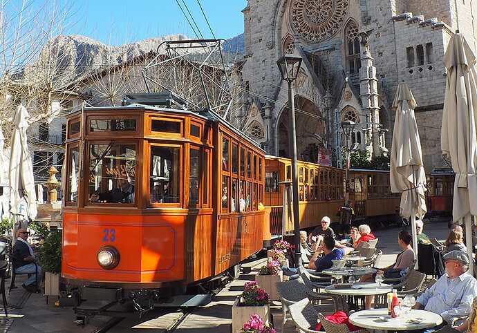 tranvia-en-centro-soller