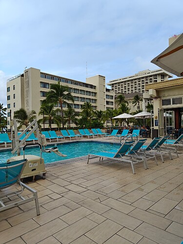 HR Waikiki Pool