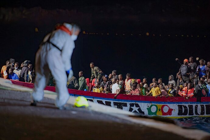 2024年，非洲移民乘船抵达加那利群岛的埃尔耶罗岛。