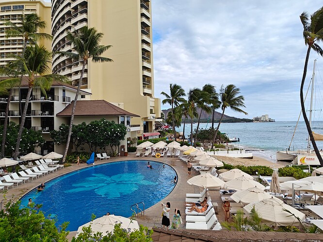 Halekulani Pool