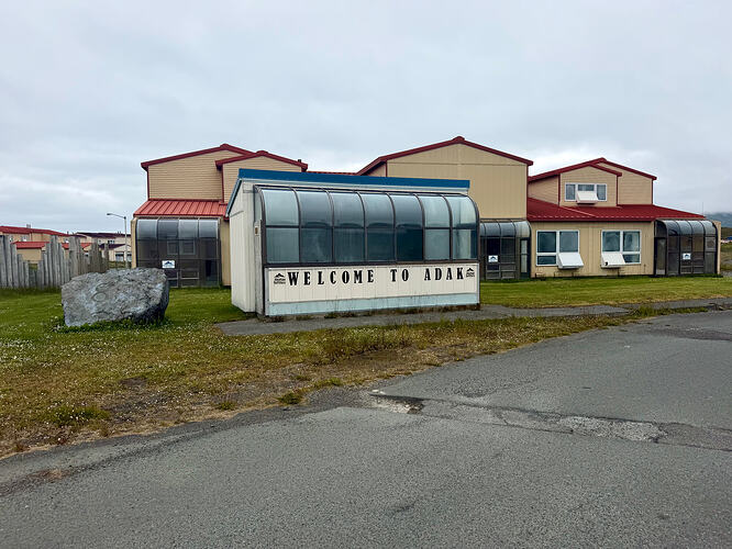 Welcome to Adak 标志