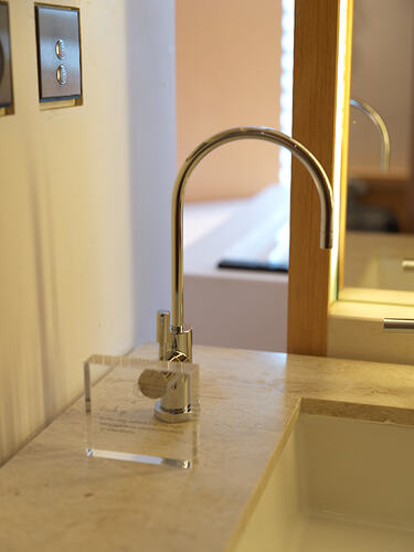 B0004694HEIC1768974402