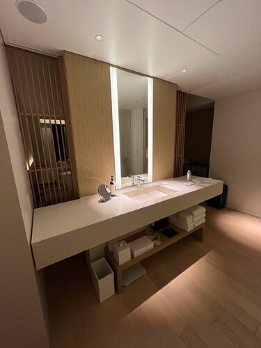 全景，灯是可以渐变调节。