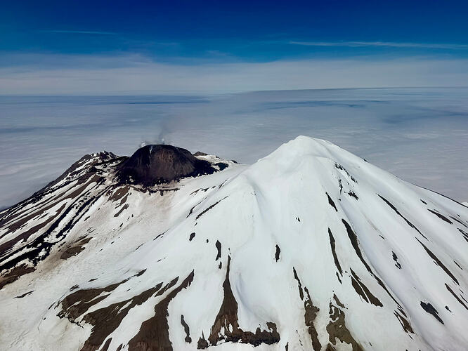 AS257 起飞后近距离越过大锡特金火山口