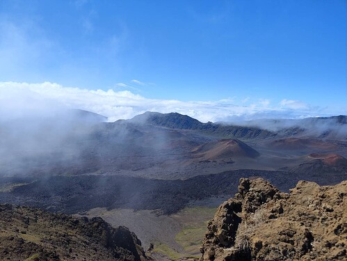 云漫在火山口