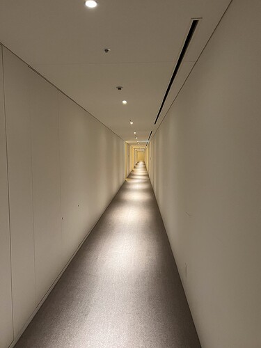 深不见底的走廊