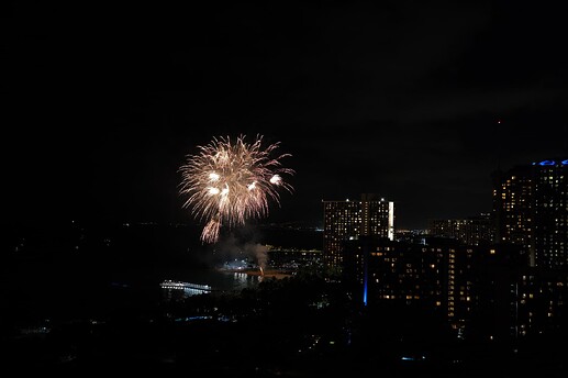 酒店房间阳台看Waikiki烟花