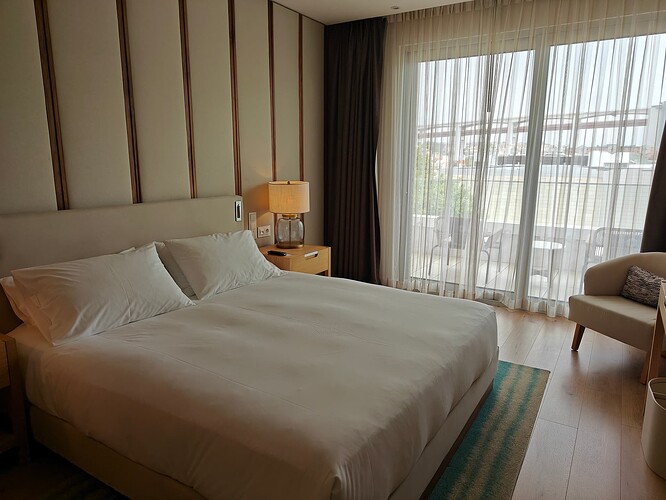 Hyatt Regency Lisbon, bedroom