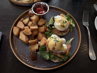 7D790830-4459-4C12-A2C8-E5228EE9B527_1_201_a