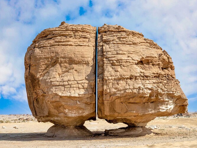Al Naslaa rock formation (download)