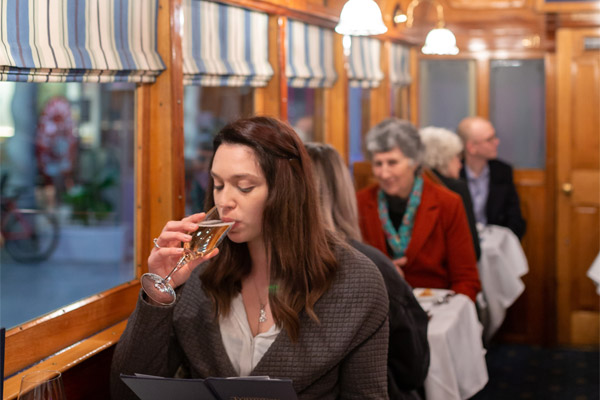 Tram-Restaurant-Image-17-600x400-1