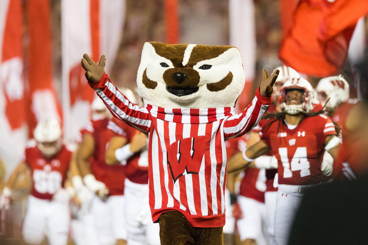 UW-Madison橄榄球观战指南和2023-2024赛季回顾- 体育- 美卡论坛, image size:1200x800