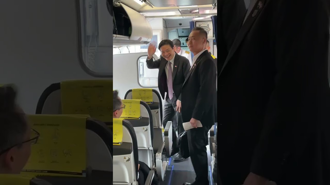 新加坡总理黄循财搭乘廉价航空经济舱访问老挝,票价$200新币左右,他坐的第一排要加$10新元